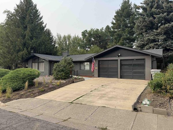 320 SE Nebraska, Pullman, WA 99163