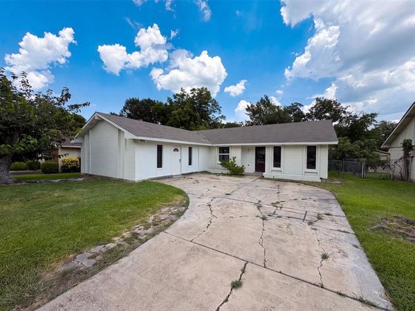 414 Meadowhill Drive , Garland, TX 75043