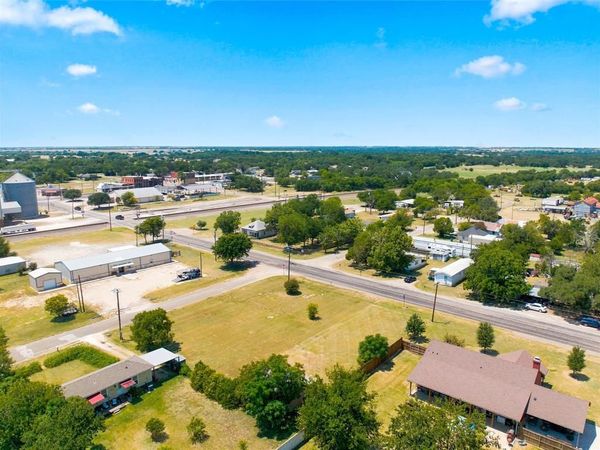 000 E 5th Street, Crawford, TX 76638