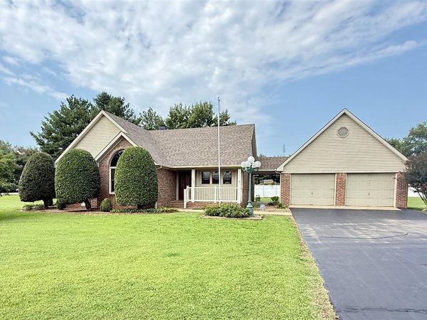 922 S College Street, Franklin, KY 42134