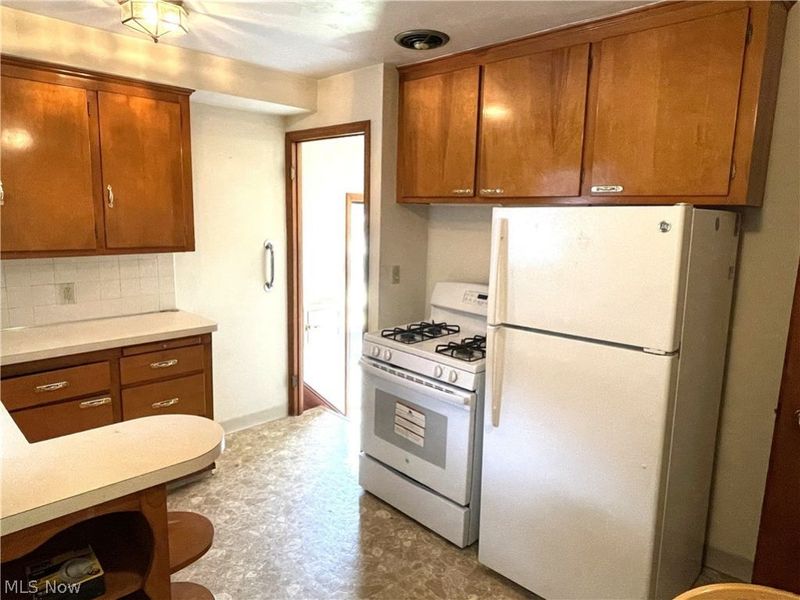 28532 Lake Shore Boulevard, Willowick, OH 44095 Photo 5