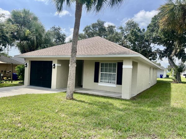 225 12th Street SW, Vero Beach, FL 32962