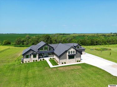 20055 Emersyn Point, Hickman, NE 68372