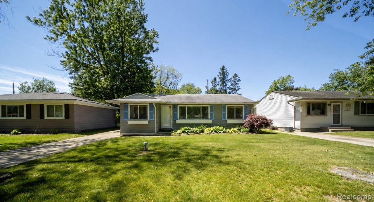 2363 Darnell Street, Wolverine Lake Village, Mi 48390 Main Photo