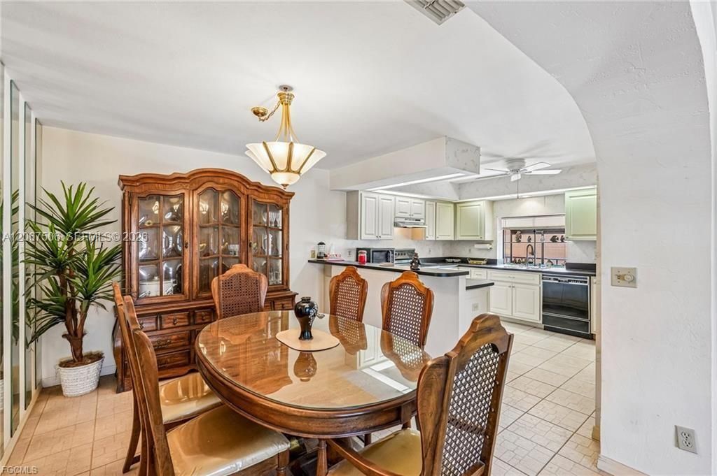 5510 SW 4th Pl , Unit 605, Cape Coral, FL 33914 Photo
