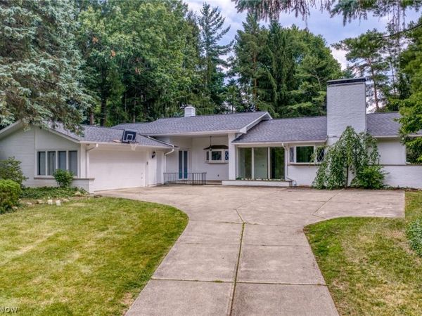 24800 Shaker Boulevard , Beachwood, OH 44122