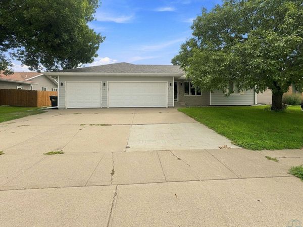 112 Settler Drive, Sergeant Bluff, IA 51054