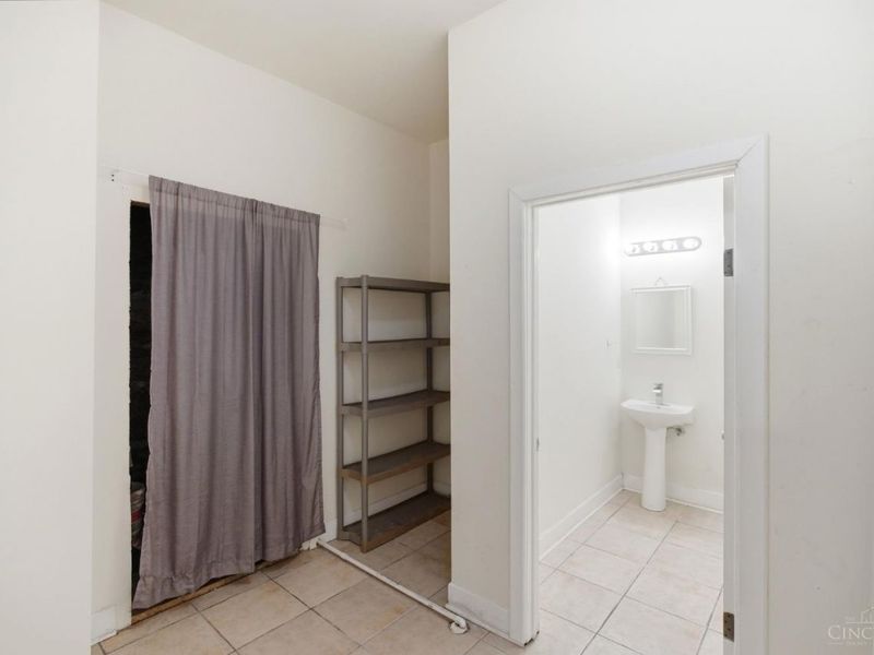 2212 Ravine Street, Cincinnati, OH 45219 Photo 9
