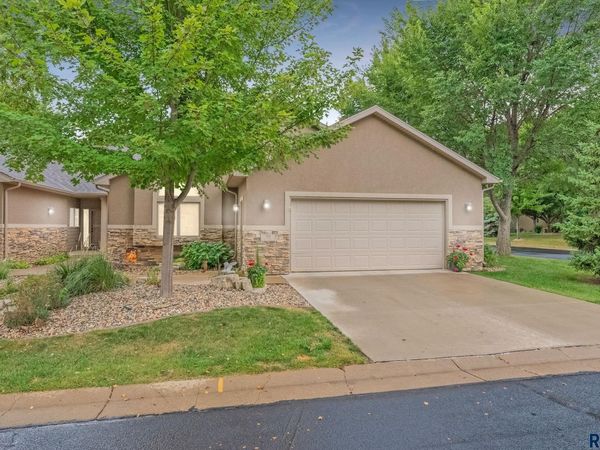 711 70th Pl E E, Sioux Falls, SD 57108