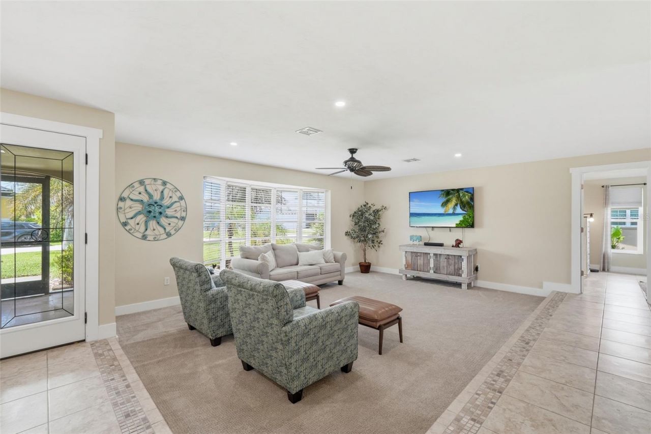 418 Avalon Drive, Cape Coral, FL 33904 Photo