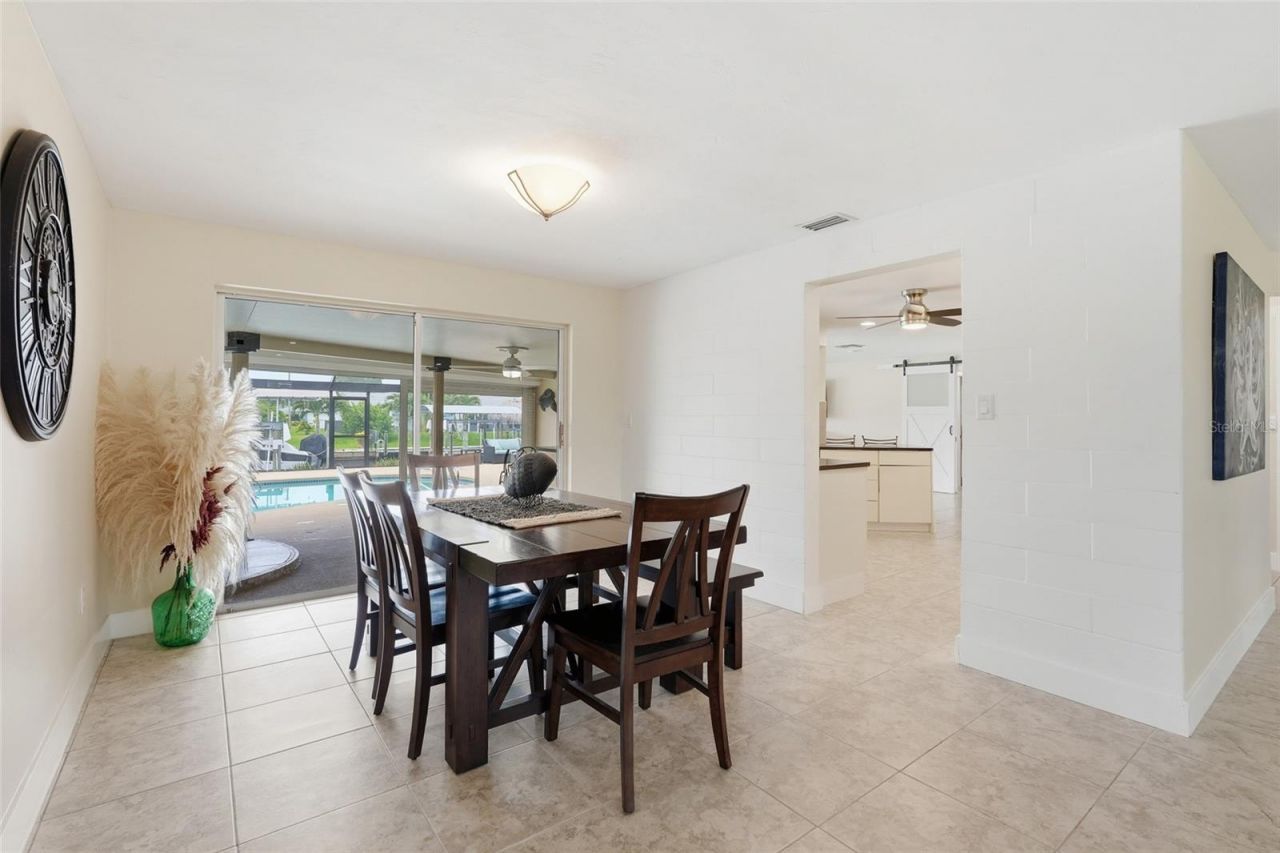 418 Avalon Drive, Cape Coral, FL 33904 Photo