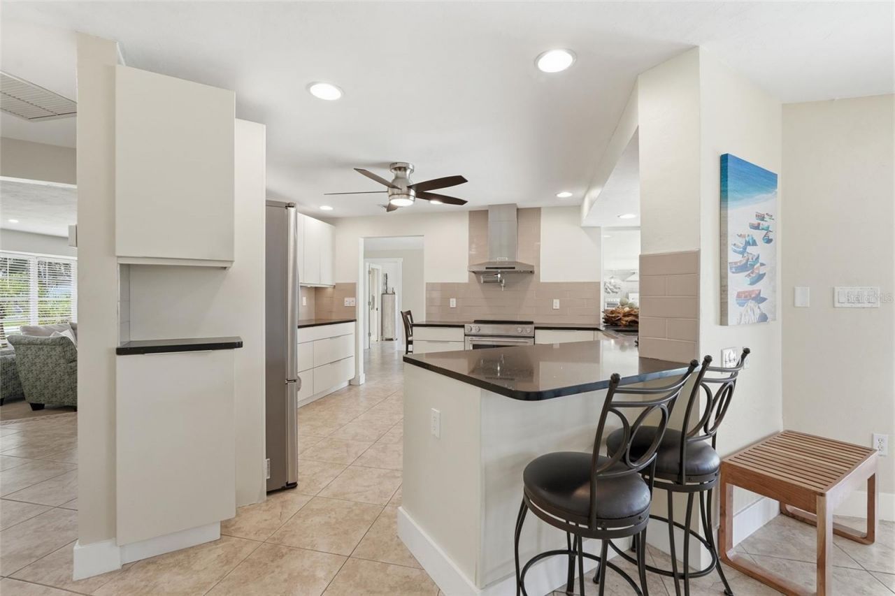 418 Avalon Drive, Cape Coral, FL 33904 Photo