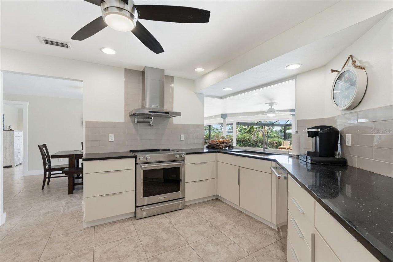 418 Avalon Drive, Cape Coral, FL 33904 Photo