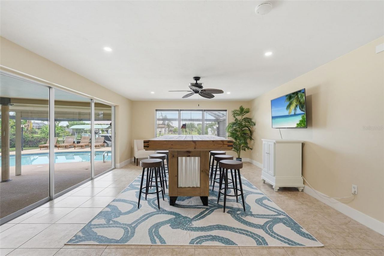 418 Avalon Drive, Cape Coral, FL 33904 Photo