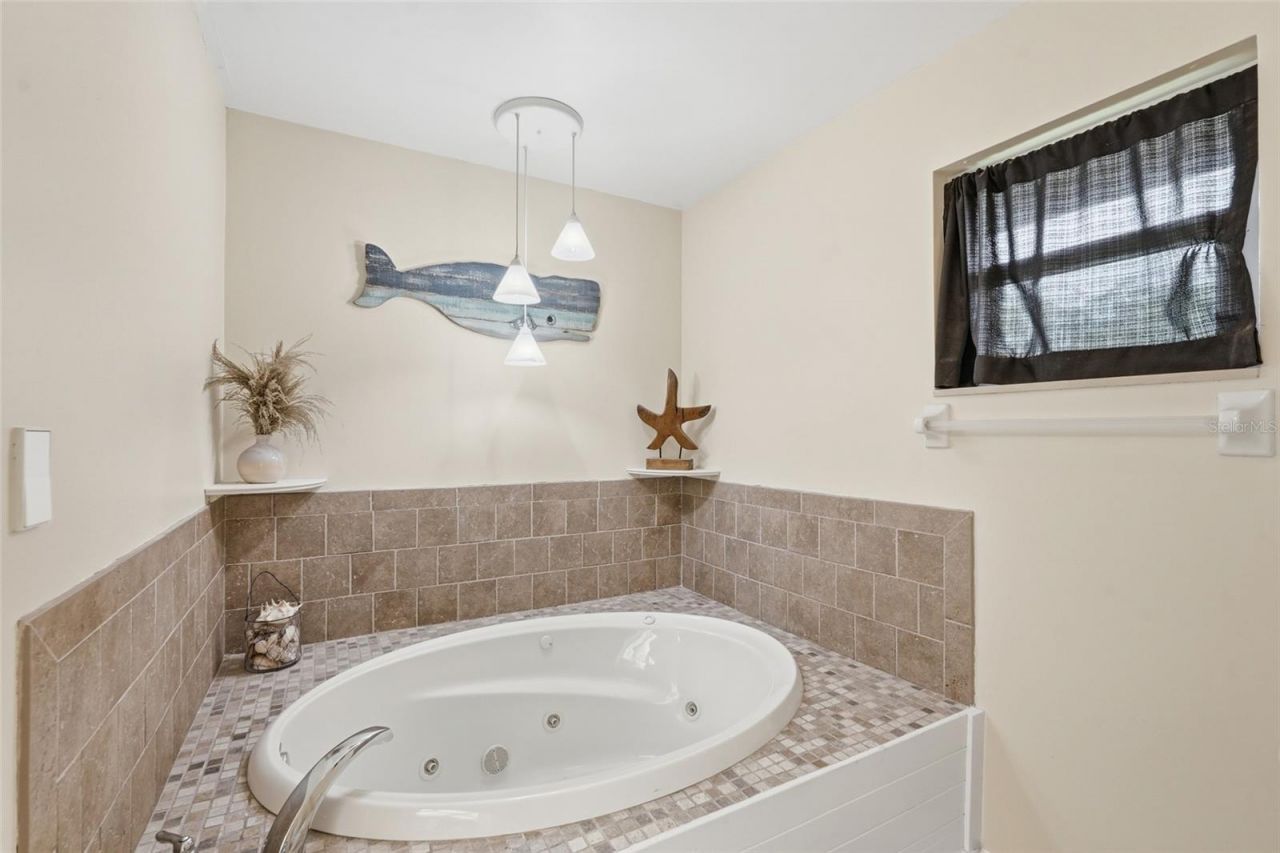 418 Avalon Drive, Cape Coral, FL 33904 Photo