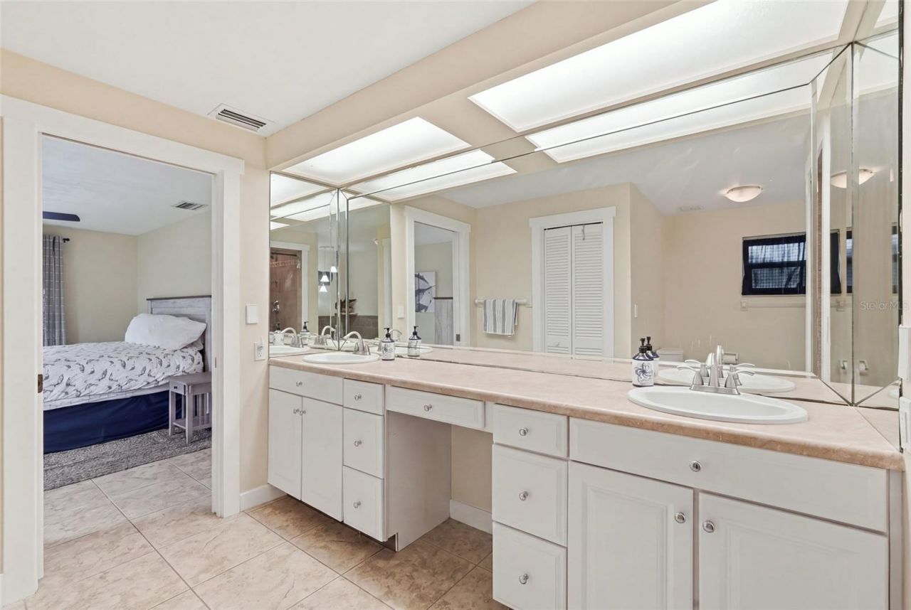 418 Avalon Drive, Cape Coral, FL 33904 Photo
