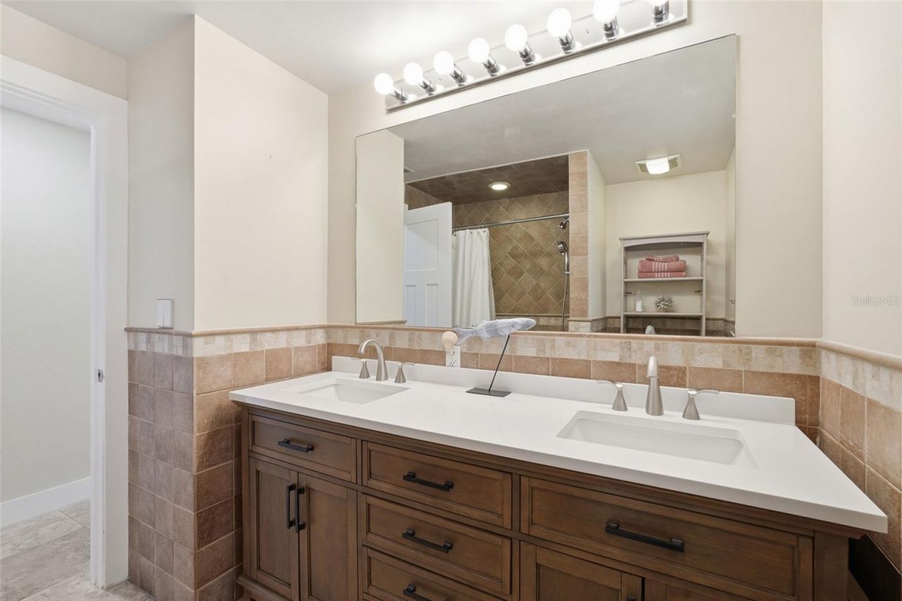 418 Avalon Drive, Cape Coral, FL 33904 Photo