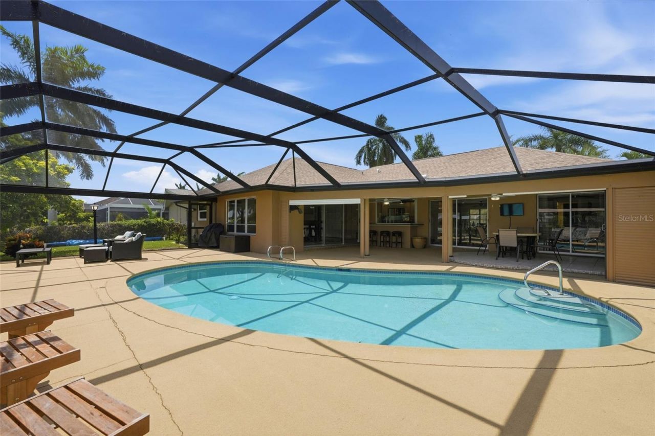 418 Avalon Drive, Cape Coral, FL 33904 Photo