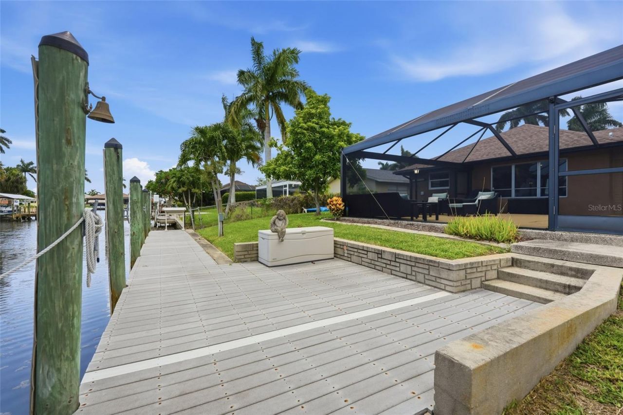418 Avalon Drive, Cape Coral, FL 33904 Photo