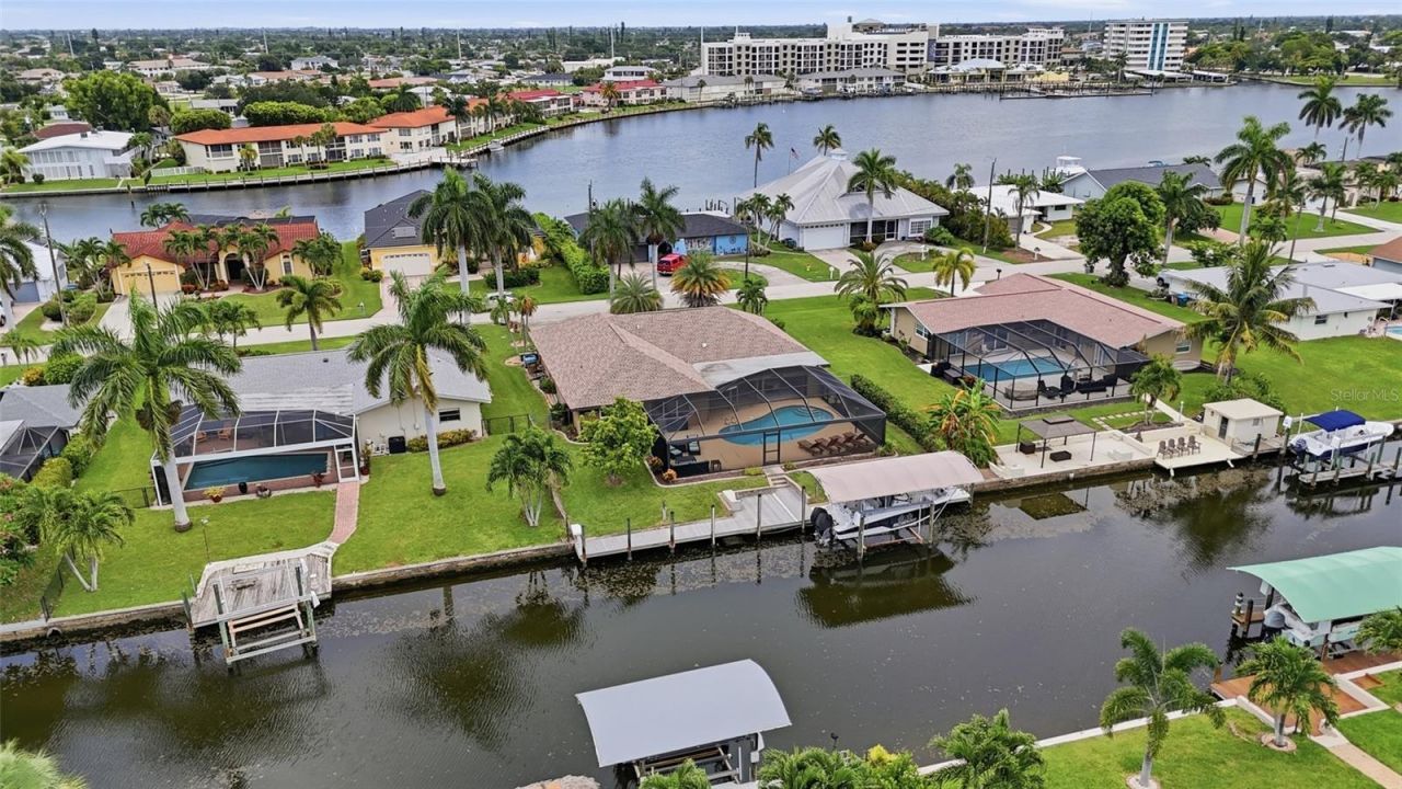 418 Avalon Drive, Cape Coral, FL 33904 Photo