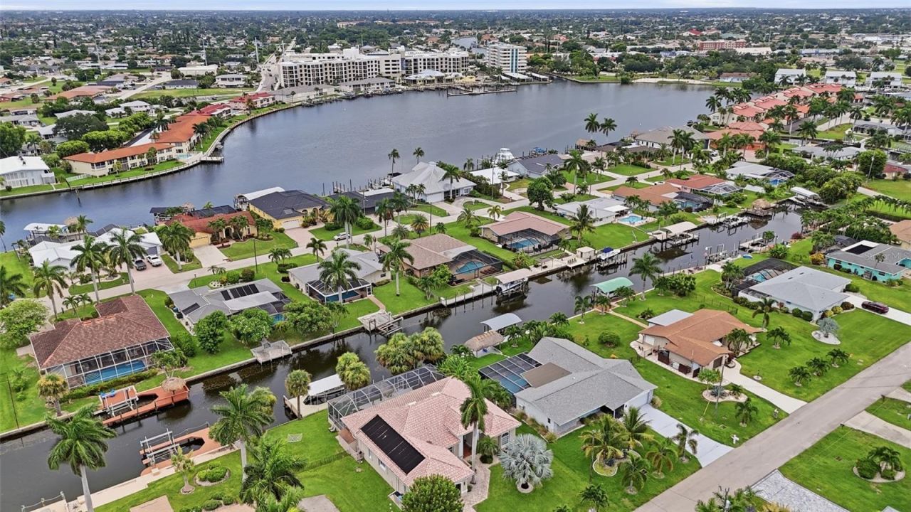 418 Avalon Drive, Cape Coral, FL 33904 Photo
