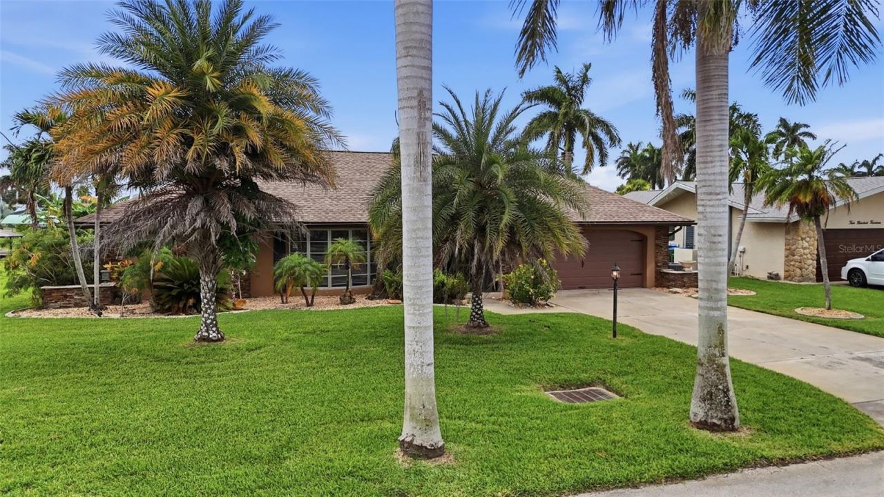 418 Avalon Drive, Cape Coral, FL 33904 Photo