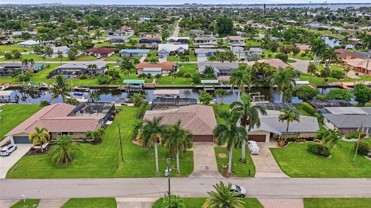 418 Avalon Drive, Cape Coral, FL 33904 Photo