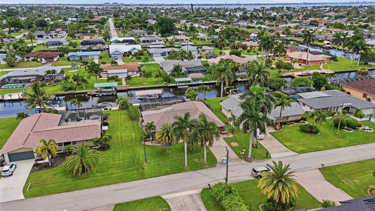 418 Avalon Drive, Cape Coral, FL 33904 Photo
