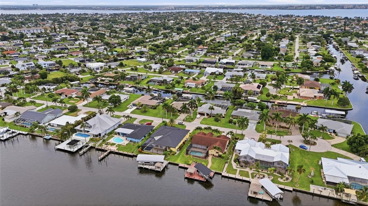 418 Avalon Drive, Cape Coral, FL 33904 Photo