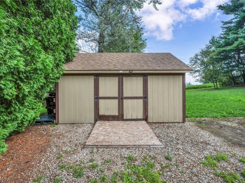 7601 Brookview Street , Louisville, OH 44641 Photo 31