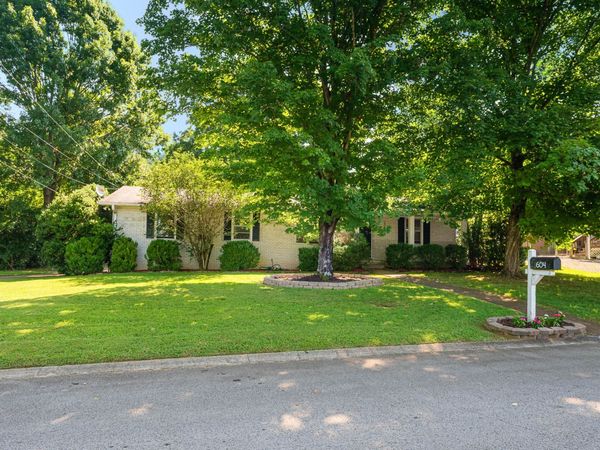 604 Meadow Lane Dr , Nashville, TN 37221