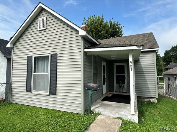 903 Fulton Avenue , Hannibal, MO 63401