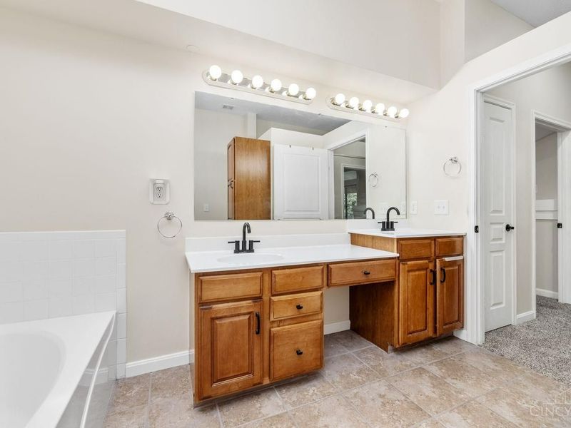 5850 Stonebridge Circle, Unit 303, Miami Twp, OH 45150 Photo 10