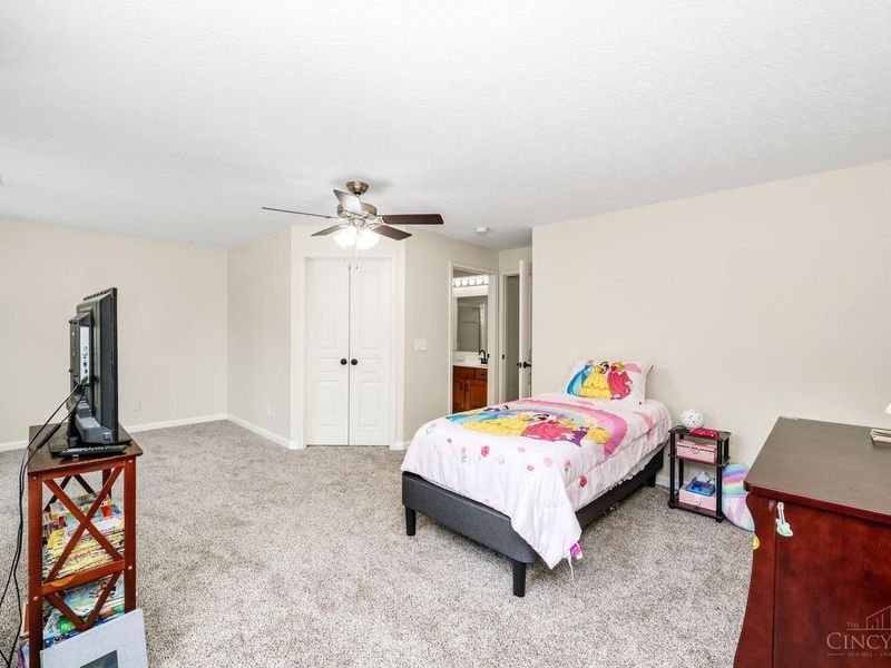 5850 Stonebridge Circle, Unit 303, Miami Twp, OH 45150 Photo 13