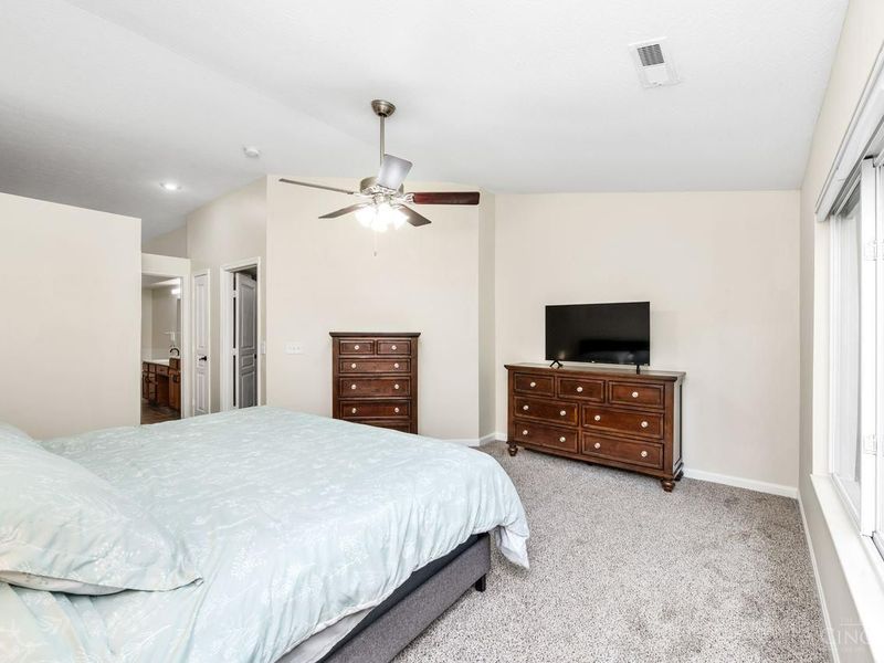 5850 Stonebridge Circle, Unit 303, Miami Twp, OH 45150 Photo 8