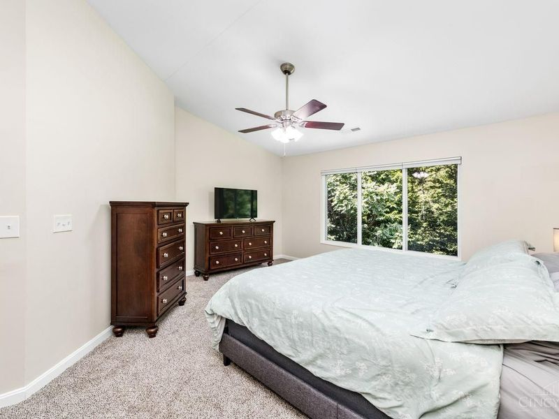 5850 Stonebridge Circle, Unit 303, Miami Twp, OH 45150 Photo 9