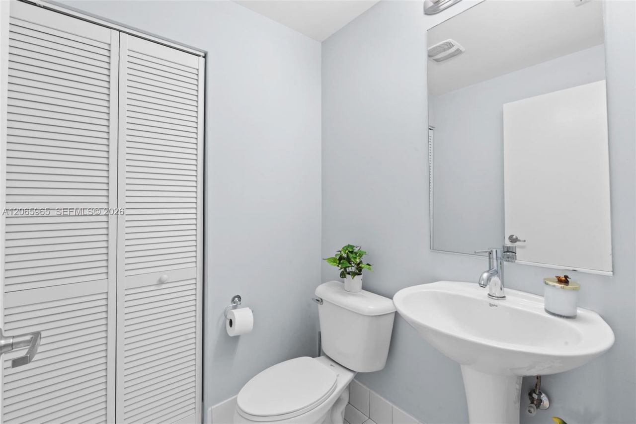 888 Biscayne Blvd, Unit 4203, Miami, FL 33132 Photo