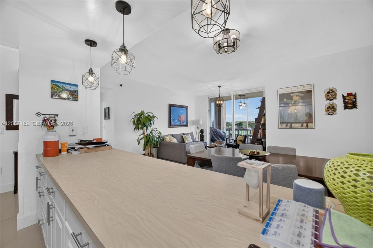 9755 NW 52nd St, Unit 509, Doral, FL 33178 Photo
