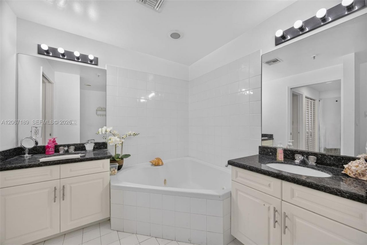 9755 NW 52nd St, Unit 509, Doral, FL 33178 Photo