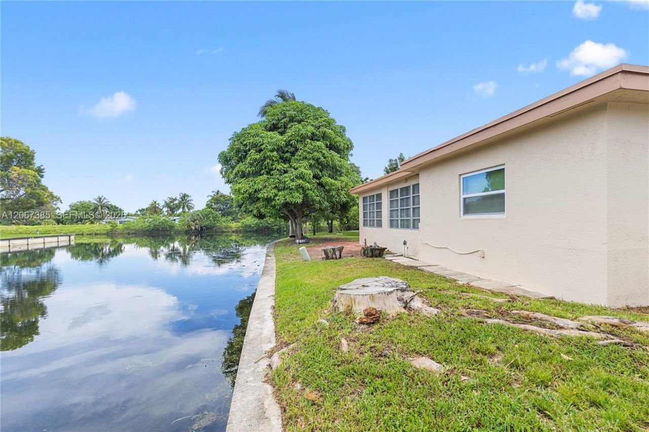 6605 NW 77th St, Tamarac, FL 33321 Photo