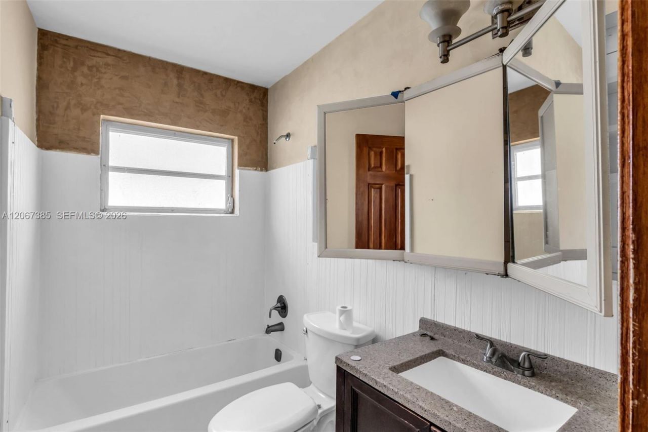 6605 NW 77th St, Tamarac, FL 33321 Photo