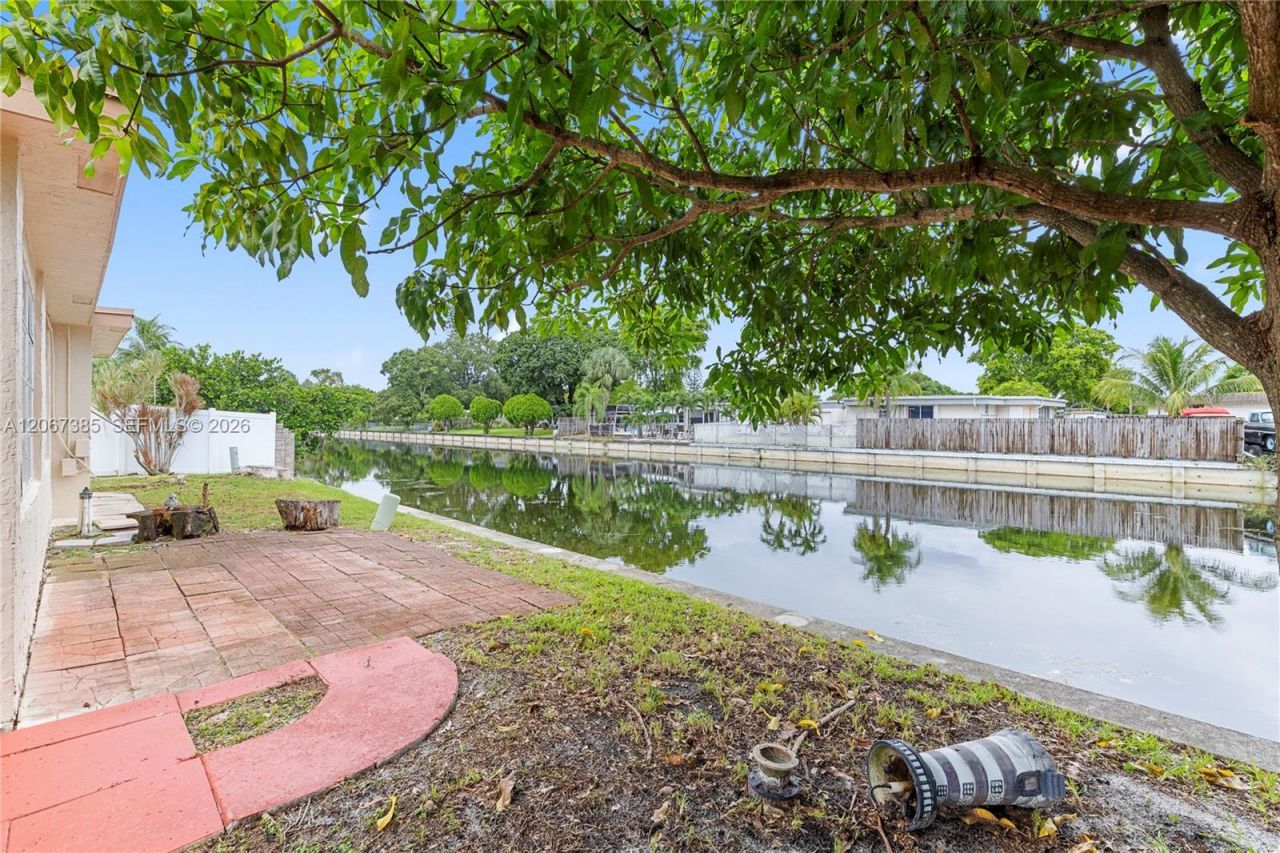 6605 NW 77th St, Tamarac, FL 33321 Photo