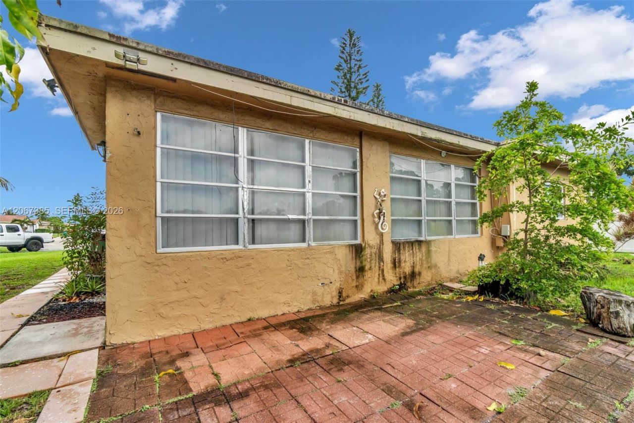 6605 NW 77th St, Tamarac, FL 33321 Photo