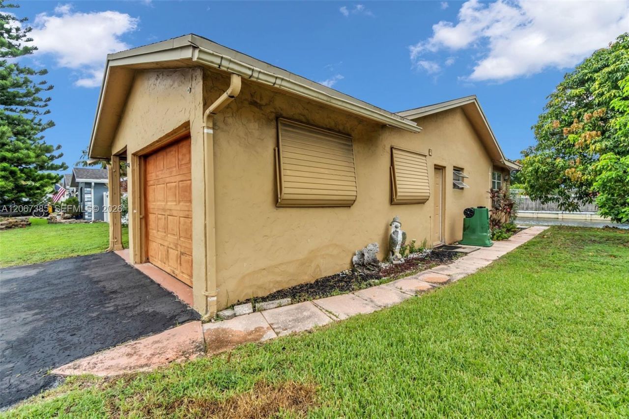6605 NW 77th St, Tamarac, FL 33321 Photo