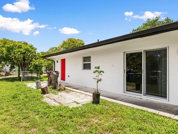 24 SW 6th Street, Unit #2, Hallandale Beach, FL 33009