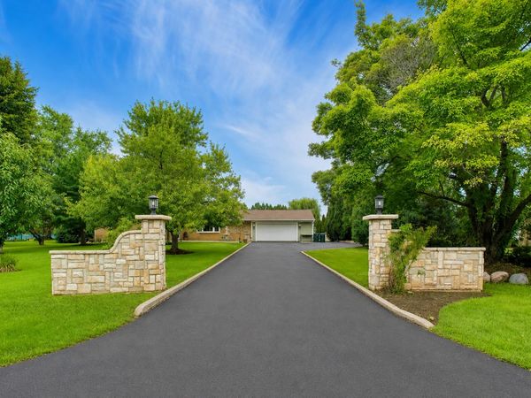2940 Valley View Road , Gurnee, IL 60031