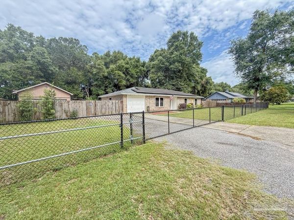 5535 Debbie Dr, Milton, FL 32570