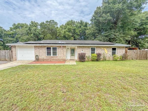 5535 Debbie Dr, Milton, FL 32570