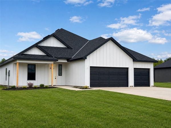 322 NE 51st Road, Warrensburg, MO 64093