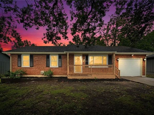 705 NE Darwin Street, Lee's Summit, MO 64063
